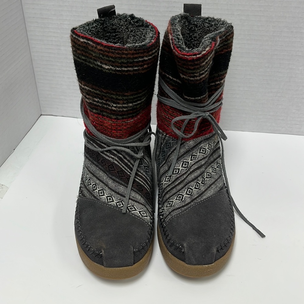 Toms gray Nepal moccasin suede & fleece short boots.